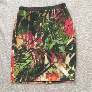 Skirt with exotic print